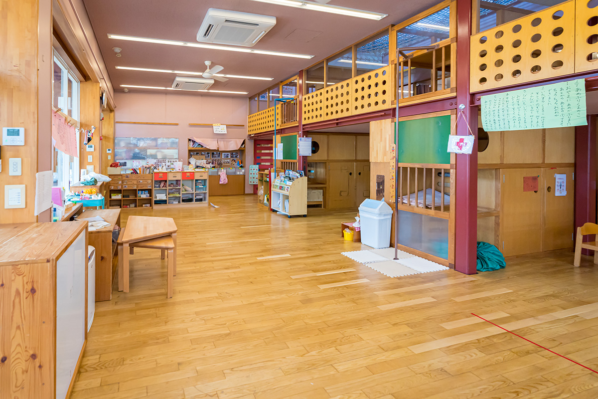 幼児室は、子どもが自分で「やりたい！」を選択できるコーナー設定を大切にしている。