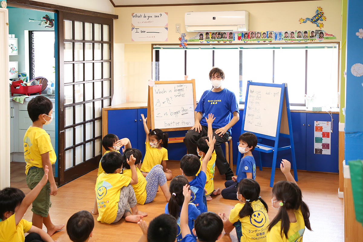 幼児教育の経験豊かな外国人講師が毎日の主活動を担当